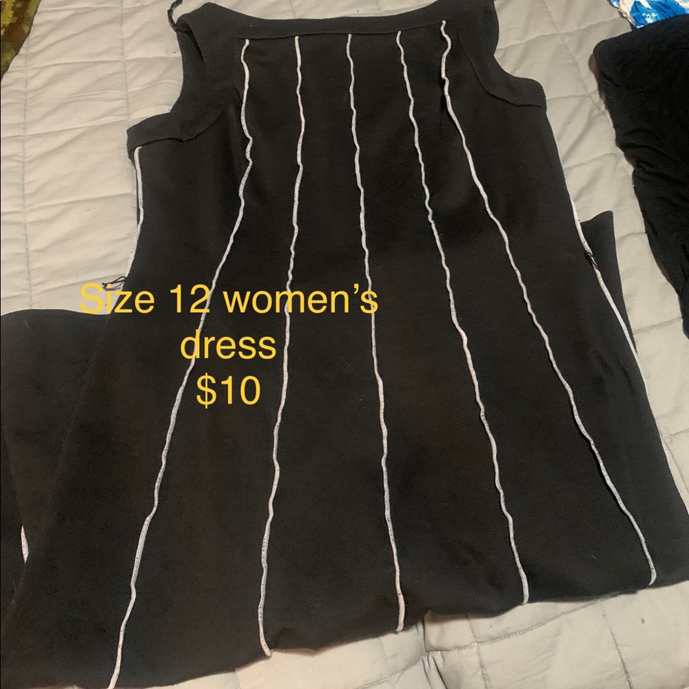 Dresses - Picture 3 of 4